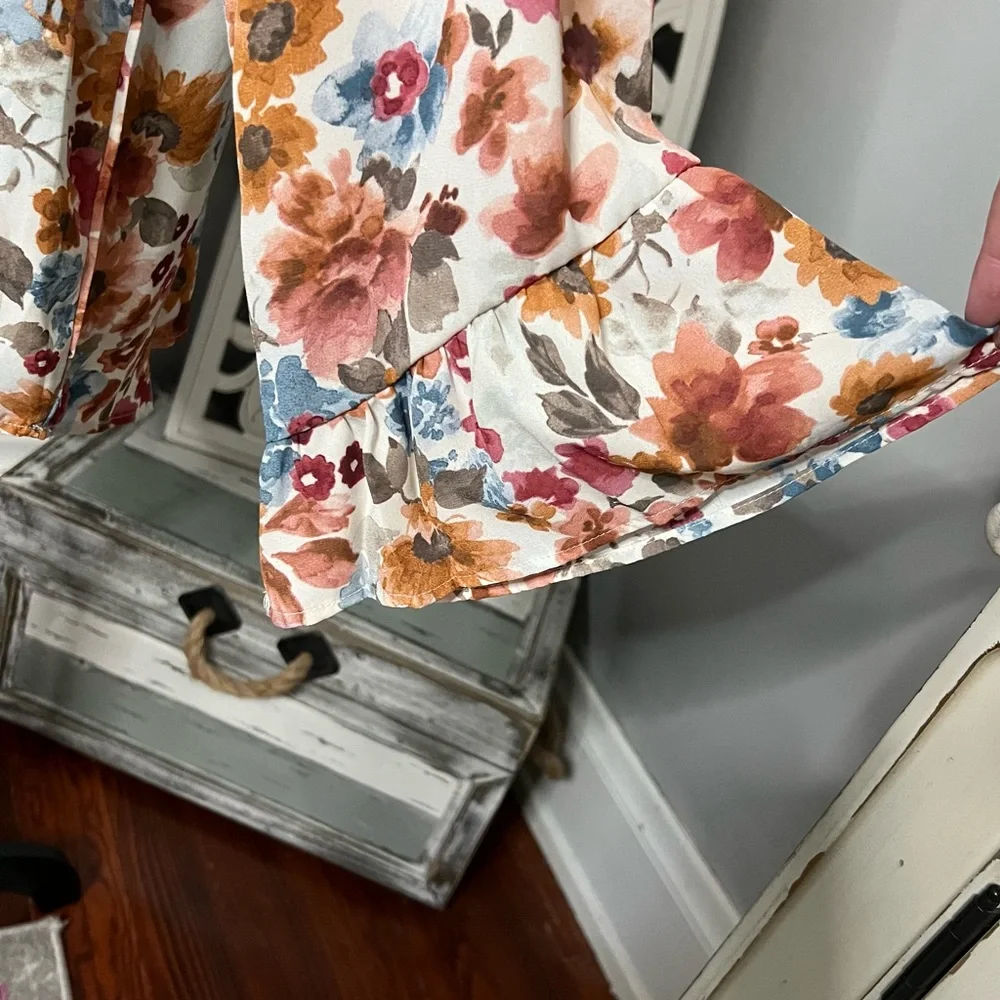 Boutique Boho Floral Mock Neck Bell Sleeve Blouse Size XL - Picture 4 of 11